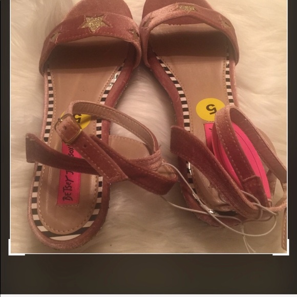 BETSEY JOHNSON KENNA SANDALS SIZE 5 NWT - Picture 4 of 7
